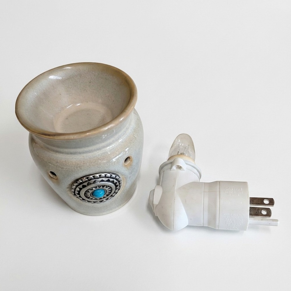 SCENTSY Wall Plug In Warmer AZTEC Southwestern Medallion Turquoise, Clean, GUC - Picture 3 of 11
